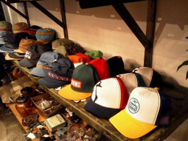 広島 CHUMS 帽子 ﾊｯﾄ ﾆｯﾄｷｬｯﾌﾟ日除け ﾁｬﾑｽ 取扱い ２