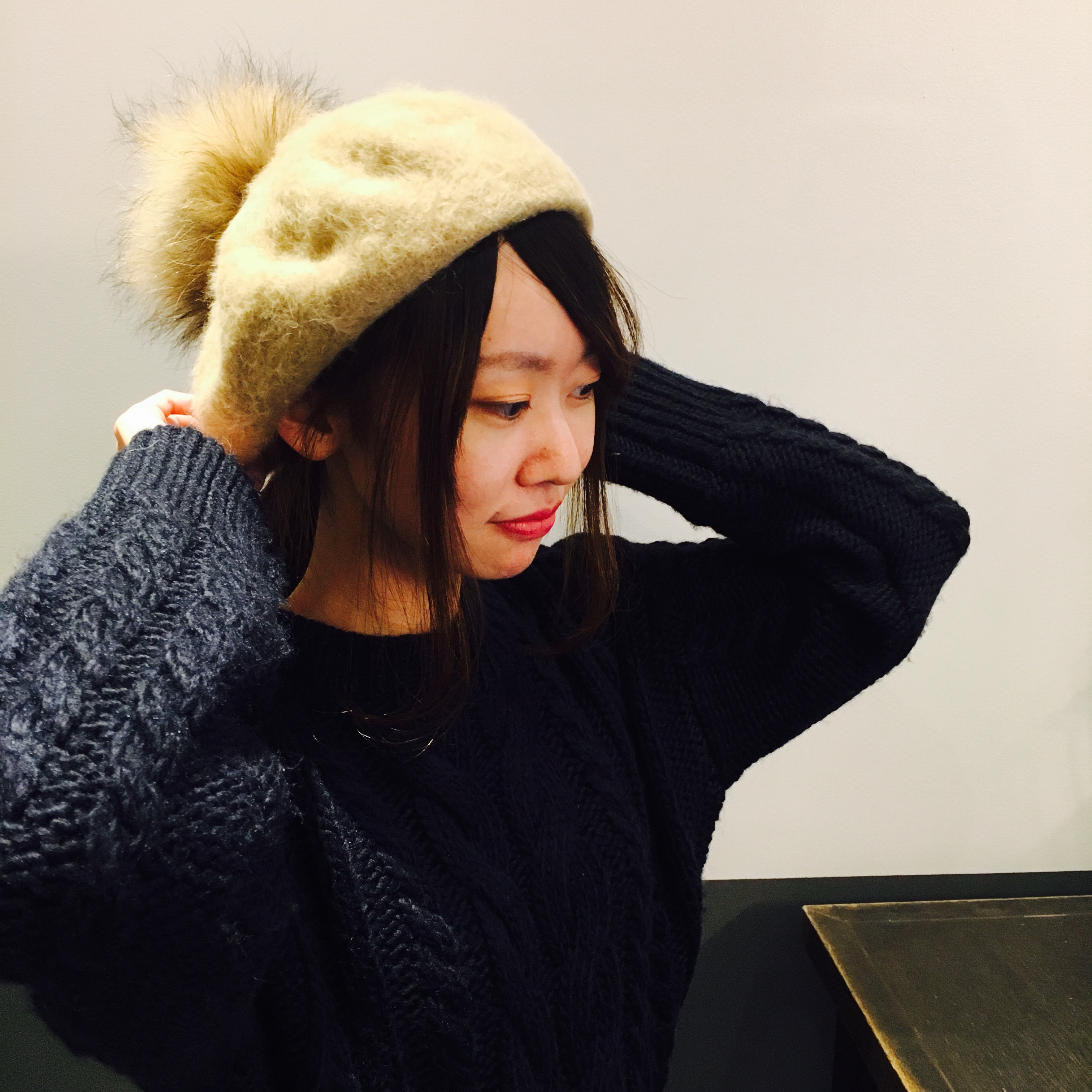 【Barairo no Boushi】ポンポンの ボリューム感が可愛い！柔らか素材のベレー帽。