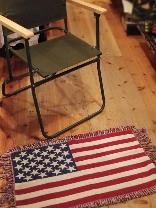 U.S FLAG RUG 星条旗柄のラグマット。玄関やキッチンにちょうど良いサイズ感でアメリカンなインテリアとの相性も抜群です！！