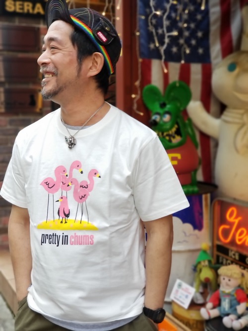 広島のアメリカ輸入雑貨屋 CHUMS チャムス Tシャツ祭り！今シーズンいちおしのフラミンゴモチーフ。フラミンゴになりきったブービー君にほっこり！