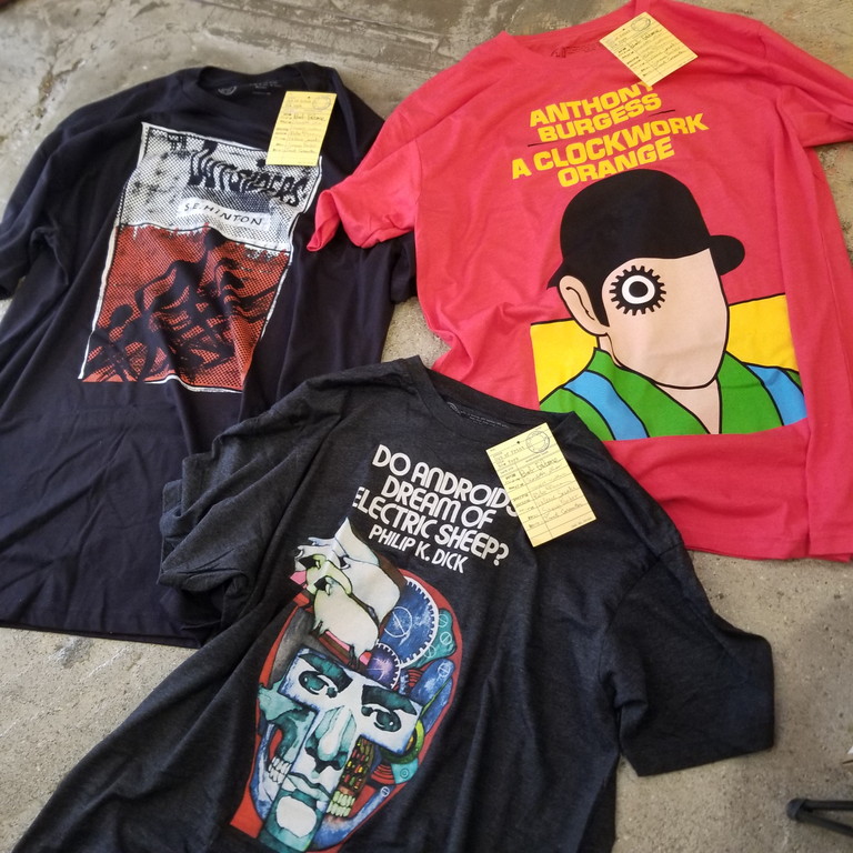 広島のアメリカン雑貨屋 「本を着る」をコンセプトに数々の小説の表紙をモチーフにしたTシャツを作るOUT OF PRINTのTシャツ！
