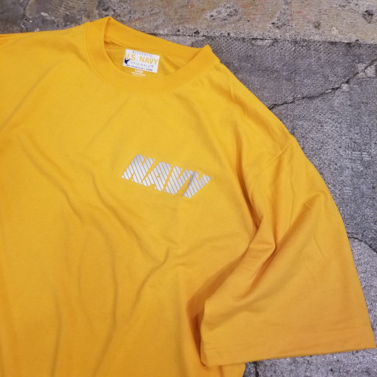 広島のアメリカン雑貨屋 U.S.NAVY トレーニングTシャツ。発色の良いオレンジボディとリフレクタープリントが良い感じ！！