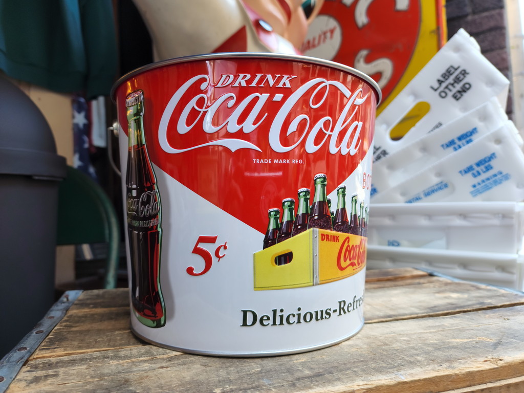 広島のアメリカン輸入雑貨屋 コカ・コーラのブリキバケツ！ボトル型のハンドル部分がめっちゃ可愛い！！