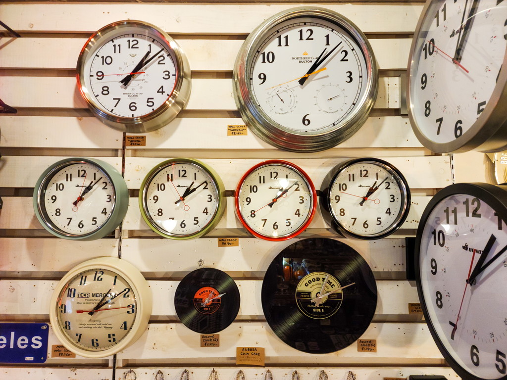 広島のアメリカン輸入雑貨屋 新生活に向けて色んな壁掛け時計を集めてみました！！