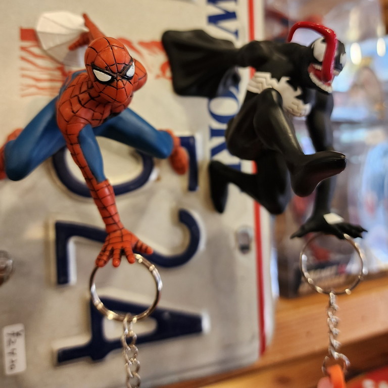 広島のアメリカン雑貨屋 復活！人気のスパイダーマン & ヴェノムのキーハンガーが再入荷しました！