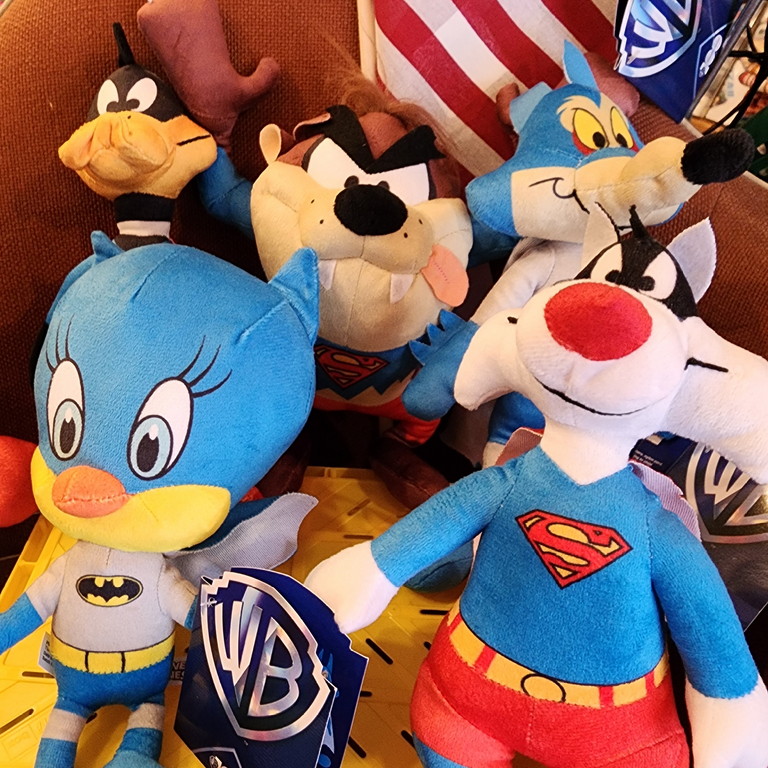 広島のアメリカン雑貨屋 スーパーマンやバットマンに扮したルーニーチューンズのぬいぐるみが入荷！