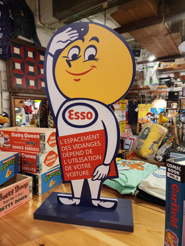 広島のアメリカン雑貨屋 ESSO BOY エッソボーイの看板！自立するのが便利です！！