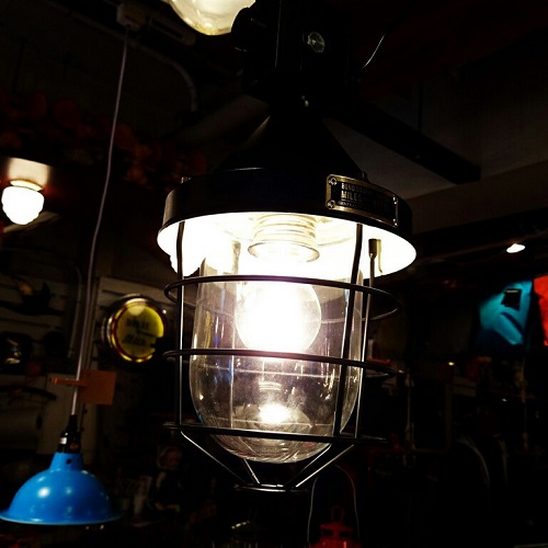 広島 雑貨屋 渋いっ！部屋を一気にハードボイルドの世界にしてくれるランプが入荷です！！！