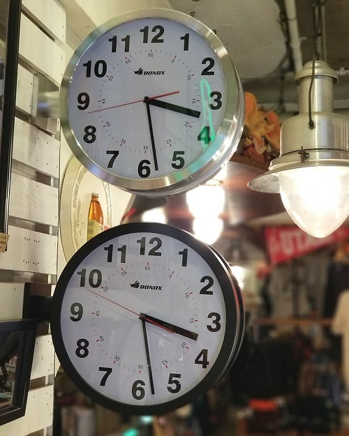 ダブルフェイス クロック！ 海外の駅の構内で見かけるようなデザインが人気の両面時計が再入荷です！！