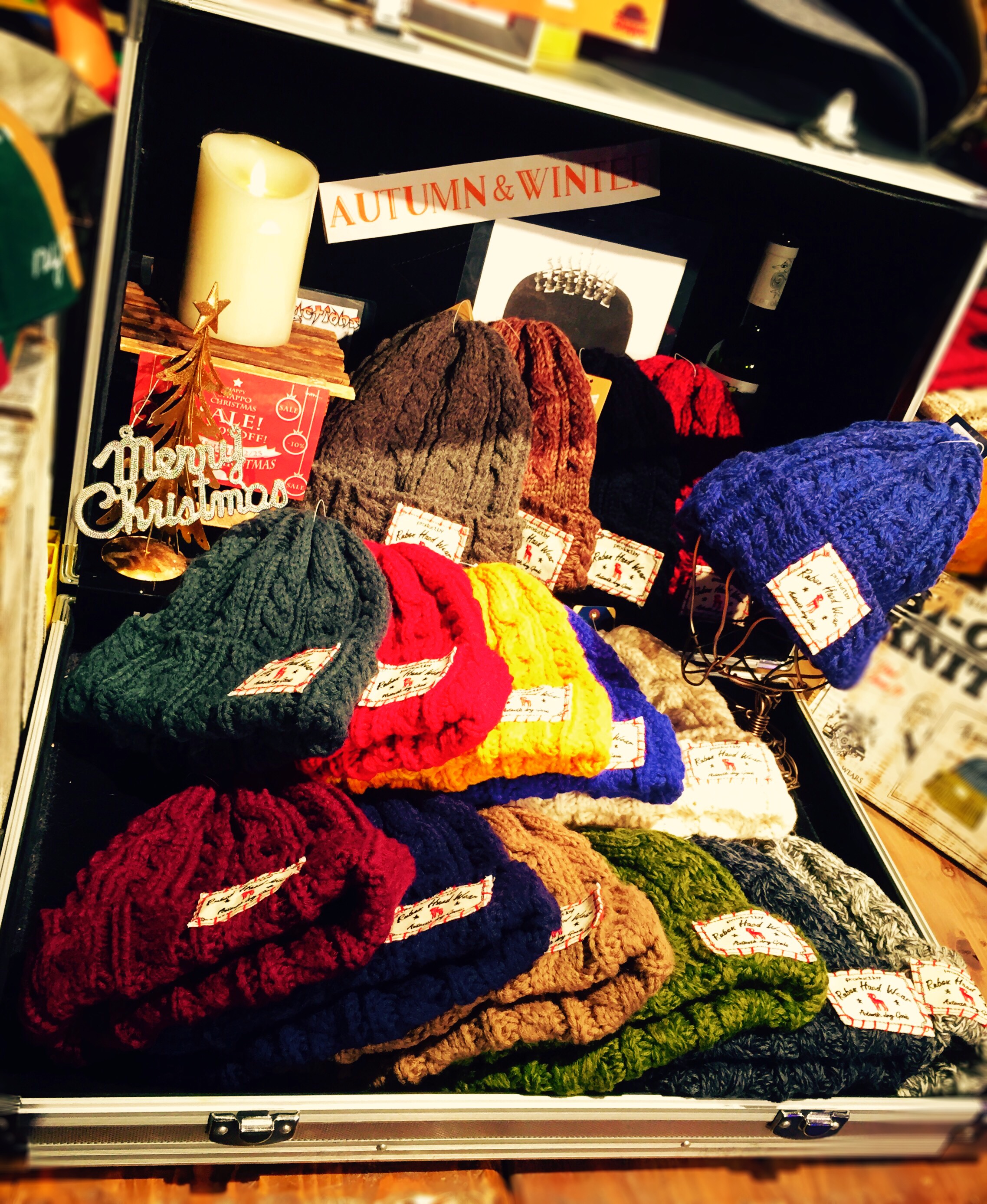 クリスマスに帽子をプレゼント♪ケーブル編みが可愛いウールワッチ再入荷致しました☆