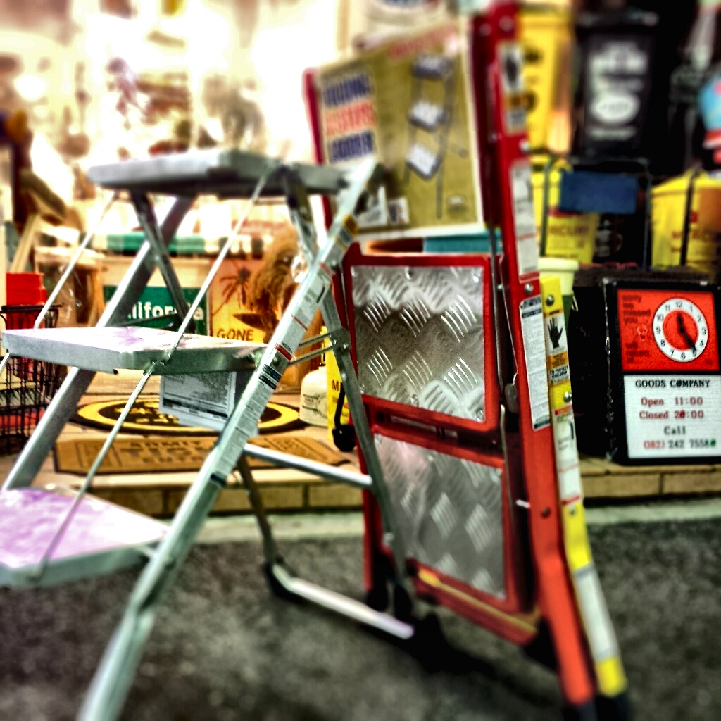 広島 雑貨屋 DIYを楽しもう！！　どうせなら道具も格好良くなくっちゃ！！インダストリアルなフォールディングラダー　脚立です。
