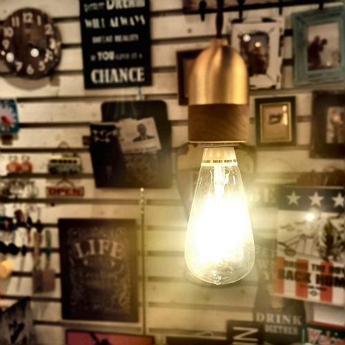 広島 雑貨屋 口コミでお問い合わせ多数！ LED エジソン電球はアンティーク感のあるフィラメントの灯りと経済的な消費電力が魅力です！