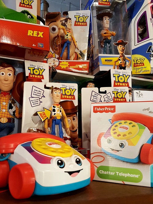 ring! ding! トイストーリー好きは必見！人気のFisher-Price Chatter Telephone