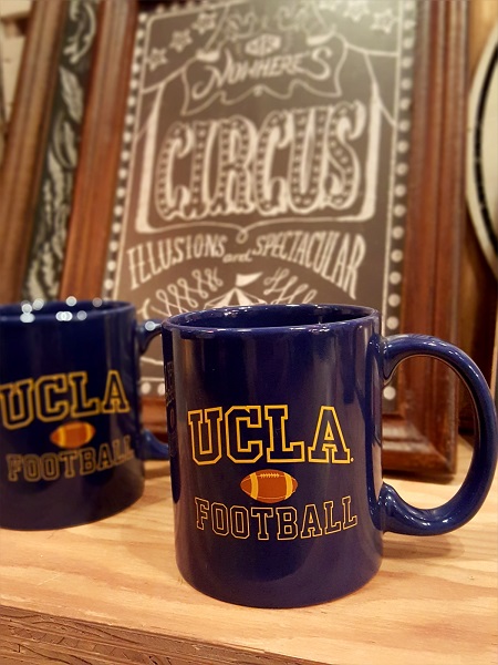 アメカジ、カレッジ物好きの方に！！ UCLA FOOTBALLのマグカップです。