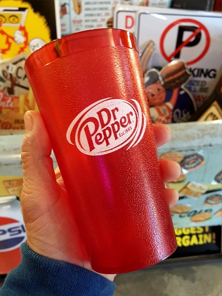 ドクターペッパーのプラスチックカップ。このチープさがイイんです！ JUNKなアメリカ好きの方におすすめ！！